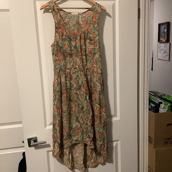 Light ladies dress - Picture 1 of 1